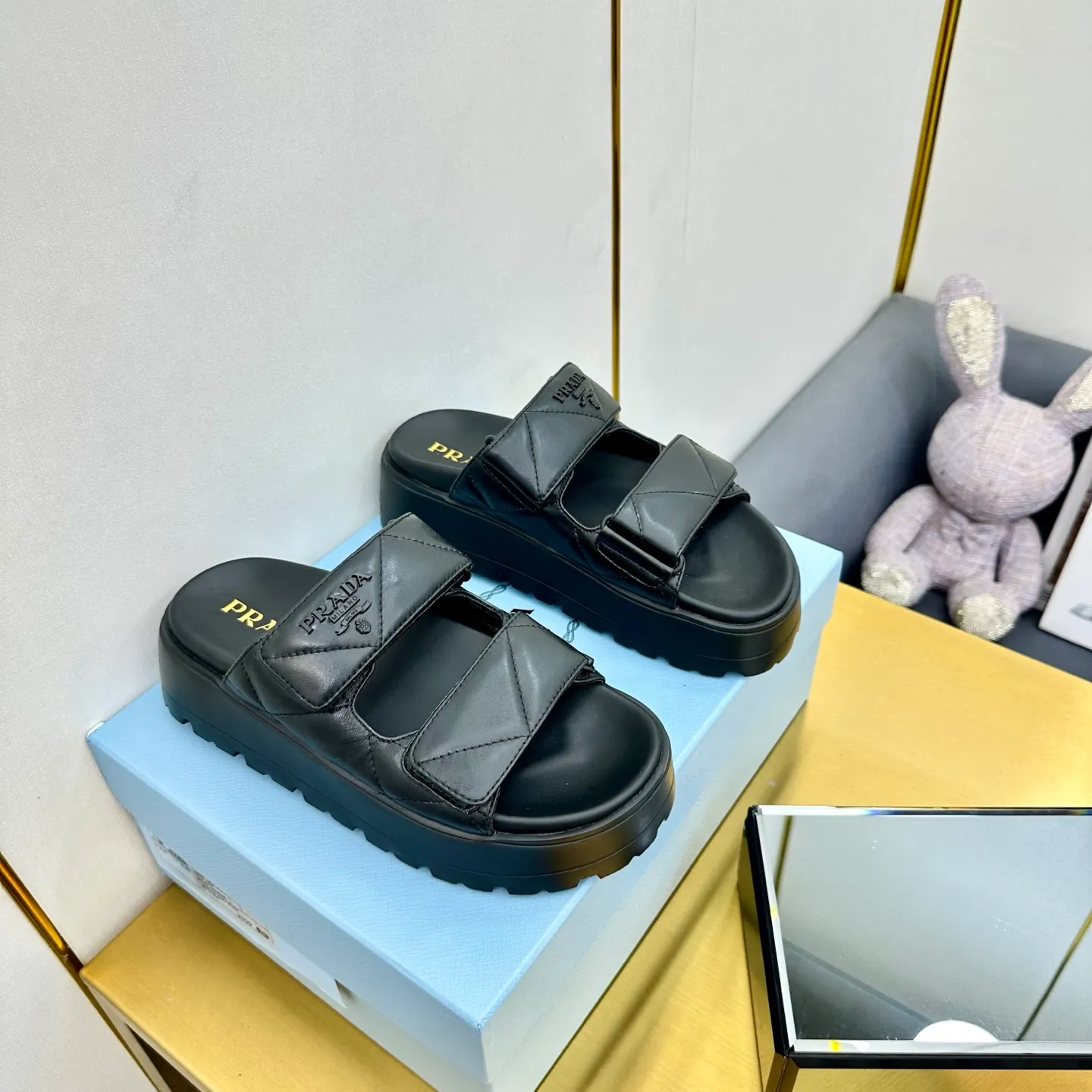 👟👟Ex-factory price 480👟👟 Women's Shoes Women's Clothing Highest Edition Prada New Thick Sole Casual Sports Shoes This sports shoe continues the timeless silhouette and is a new classic item. Crafted from leather to enhance style. The style is light, with a triangle buckle logo and a 5CM thick sole. It is suitable for all seasons and can be matched with all kinds of casual styles. In an era where various styles are full of attention, the most long-term companion and the one that captures people's hearts bit by bit is undoubtedly the white shoe. Fabric: Cowhide Lining: Sheepskin Outsole: Original rubber outsole Sole thickness: 5CM Size 35-41